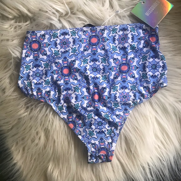 π₯Missguided High Waisted bikini Bottom! π - Picture 4 of 7